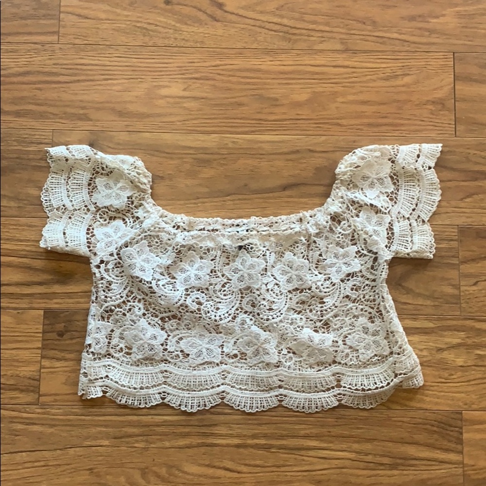 Pretty Lace Crop Top 🔴 FREE W. BUNDLE